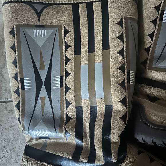 Manitobah Mukluks x Jamie Okuma 2021 Artist Series Tamarack Tan Limited Edition - Picture 7 of 11